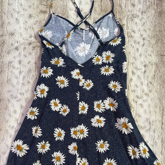 UO Daisy Sundress - Picture 4 of 5